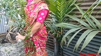 Bengali Desi Bhabhi Outdoor Chudai Devar Ke Saath red Saree main (Official Video By Localsex31)